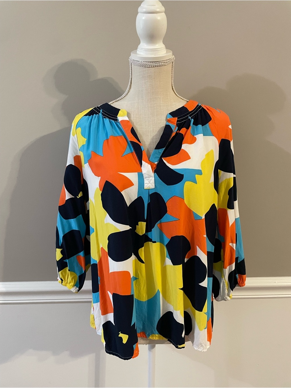 Crown & Ivy Abstract Floral Blouse | Size Large